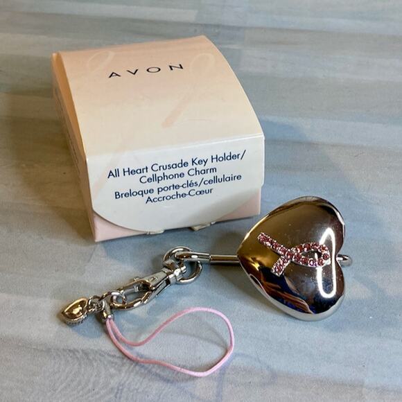 0082 Vintage Y2K Avon All Heart Crusade Key Holder & Cell Phone Charm (2007) - Picture 2 of 6